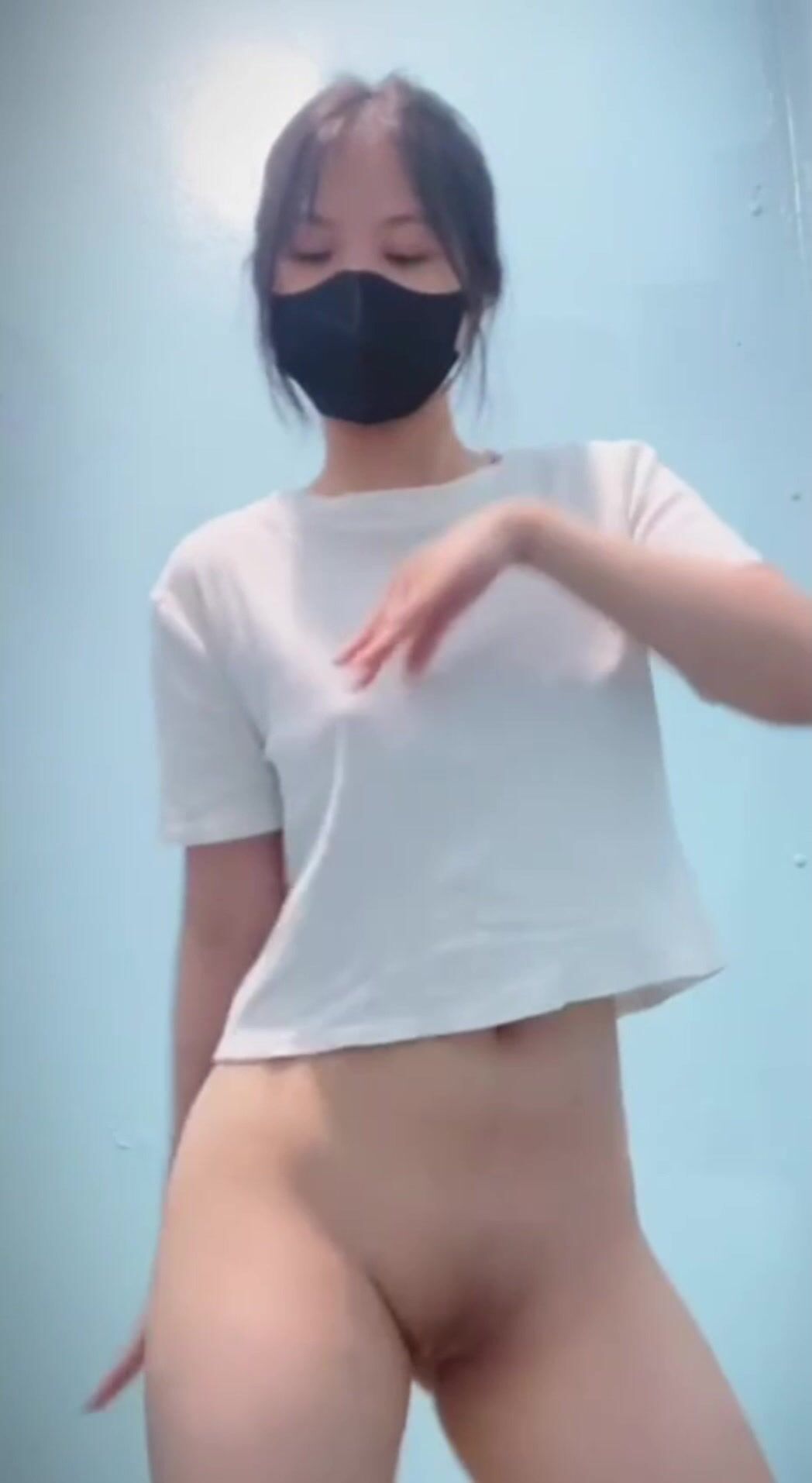 Khánh Linh 2k8 idol tiktok bán quạt cực căng - phần 1